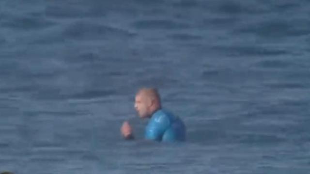 Segundos antes de que el tiburón atacara al surfista