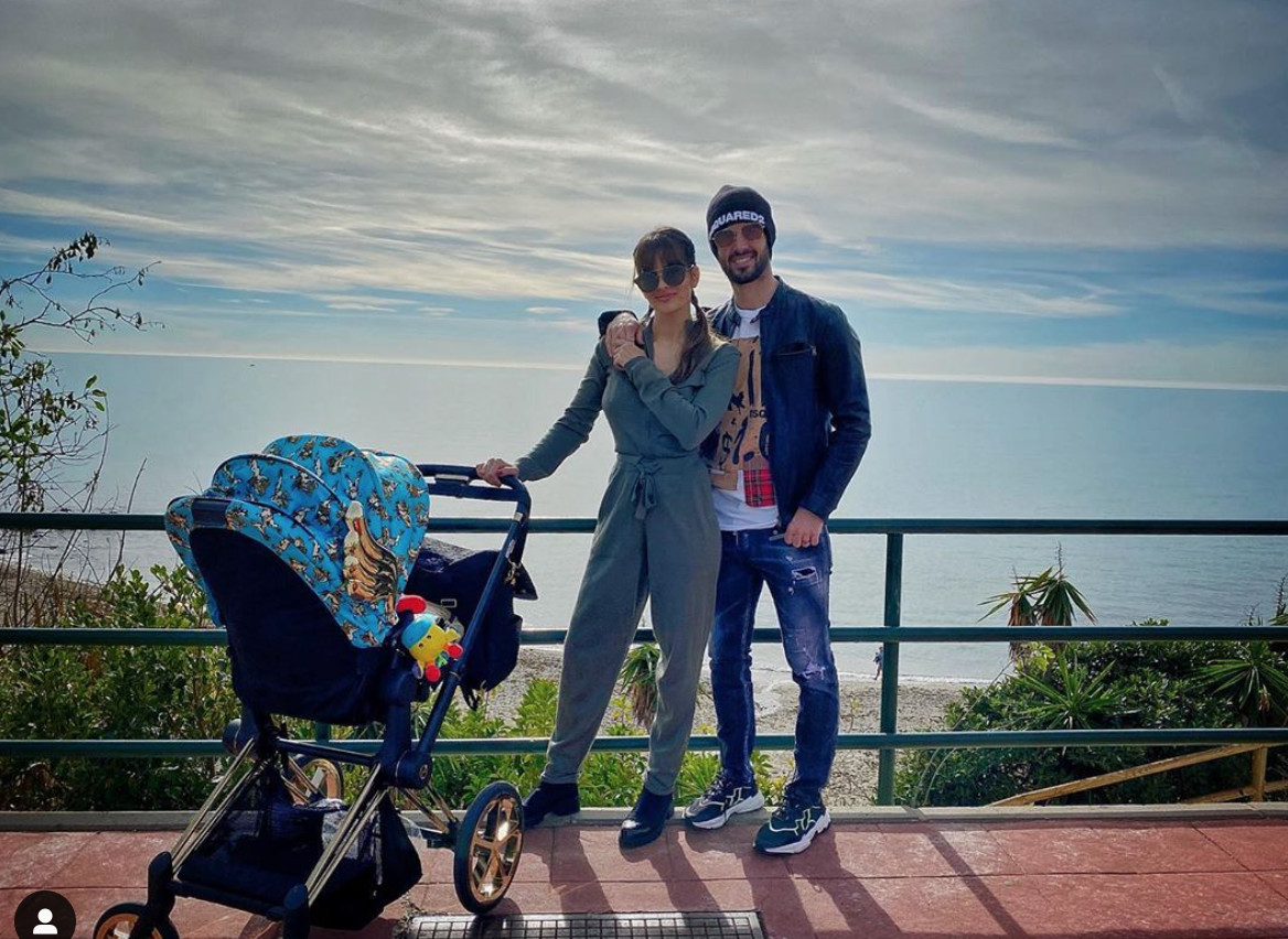 Sara Sálamo con Isco Alarcón dando un paseo