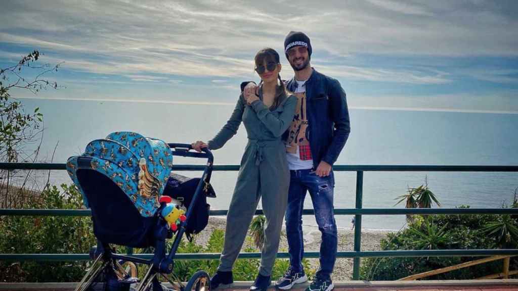 Sara Sálamo con Isco Alarcón dando un paseo