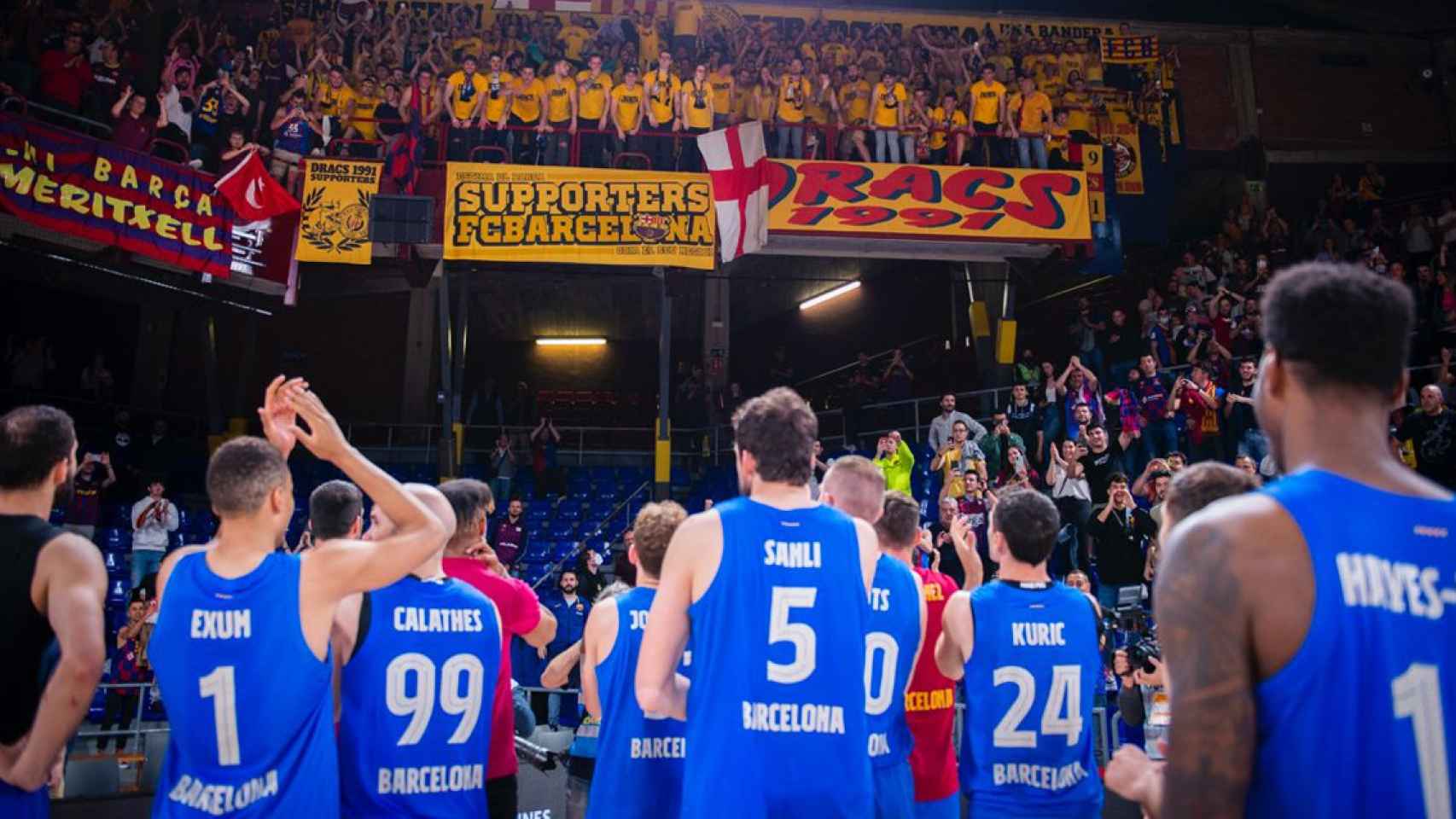 El Barça de Jasikevicius, celebrando junto al barcelonismo, el acceso a la Final Four de Belgrado / FCB