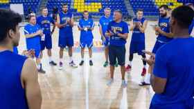 Sarunas Jasikevicius se dirige a sus jugadores / FCB