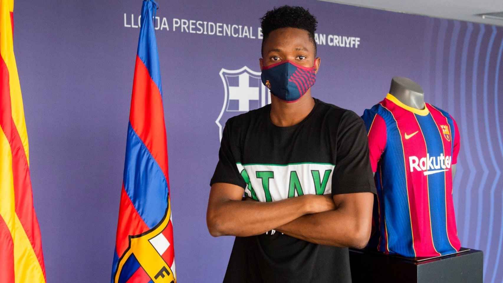 Moussa Ndiaye, en su presentación con el Barça B | FCB