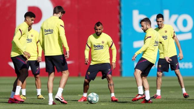 Los futbolistas del Barça en un entrenamiento / EFE