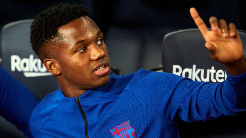 Ansu Fati paga el peaje de entrenar con el primer equipo del Barça/ EFE