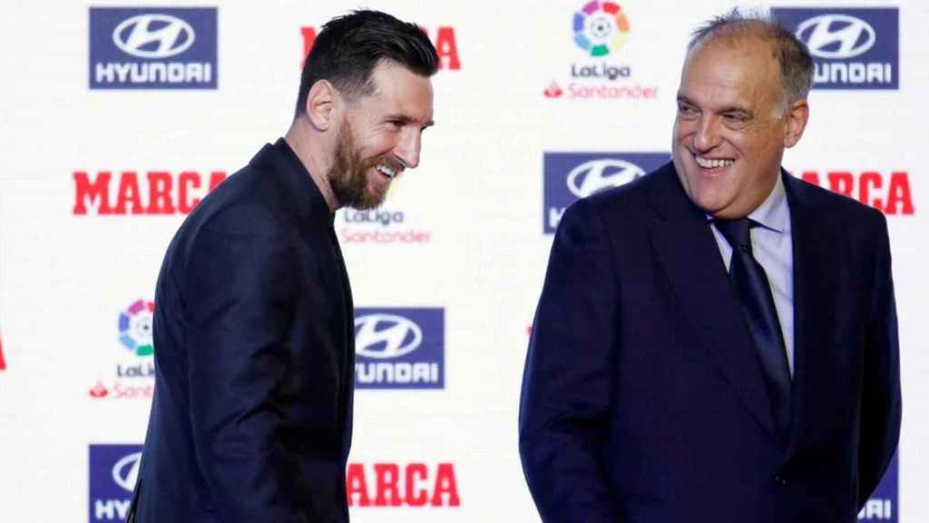 Messi y Javier Tebas, en la entrega del premio pichichi de 2018 / EFE