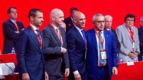 Luis Rubiales con Ceferin (UEFA), Infantino (FIFA) y Alejandro Blanco (COE) en un acto / EFE