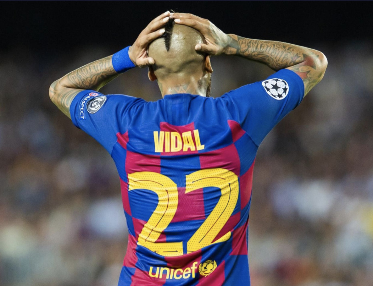 Una foto de Arturo Vidal durante un partido con el Barça / FCB