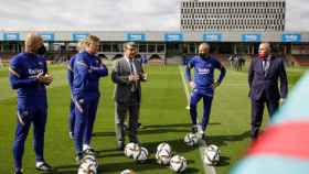 Joan Laporta y Rafael Yuste visitando a Koeman y la plantilla / FC Barcelona