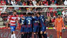 Los jugadores del Levante celebran un gol / EFE