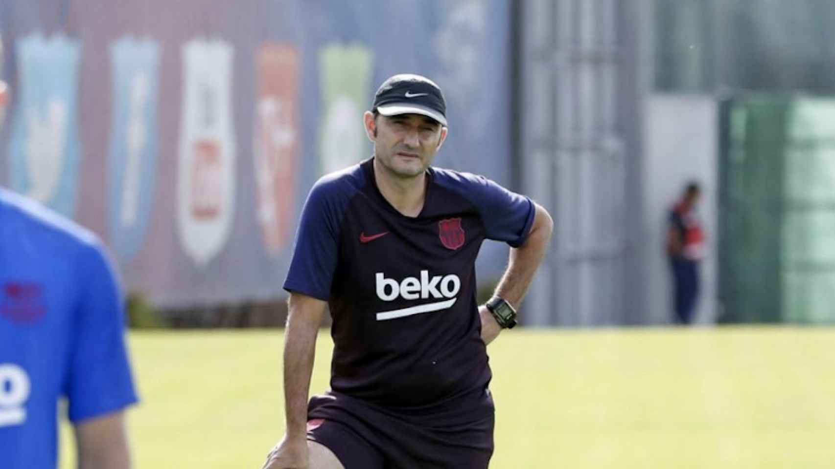 Una foto de Ernesto Valverde durante un entrenamiento del Barça / FCB