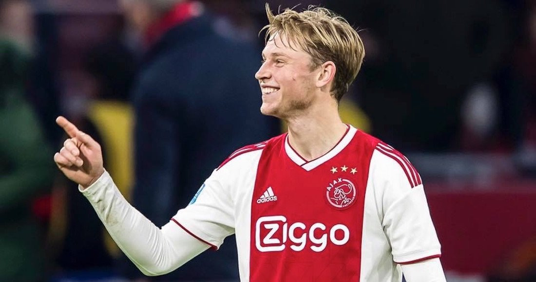 Una foto de Frenkie De Jong durante un partido con el Ajax / Twitter