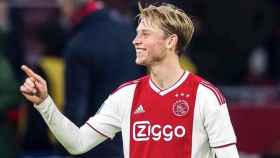 Una foto de Frenkie De Jong durante un partido con el Ajax / Twitter