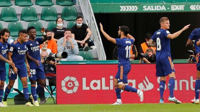 El Real Madrid celebra el gol de Vinicius ante el Elche EFE