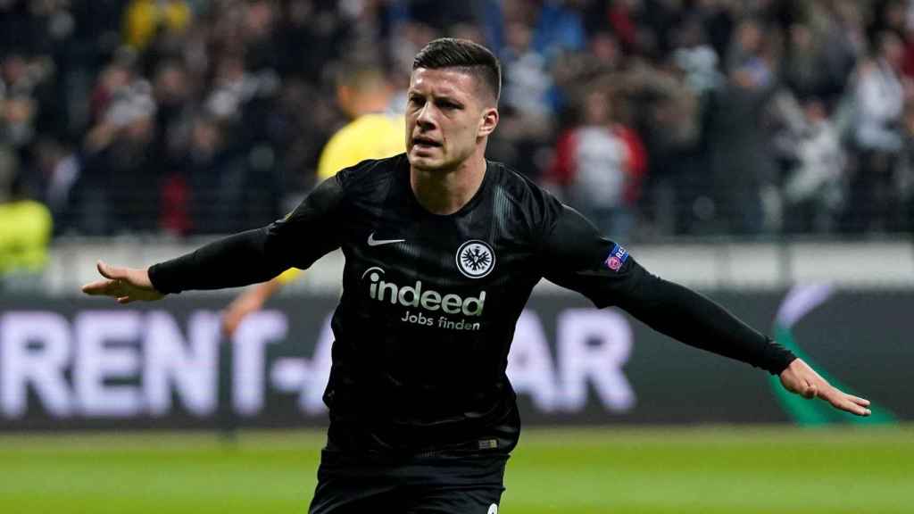 Luka Jovic celebra el gol que anotó con el Eintracht de Frankfurt ante el Chelsea / EFE