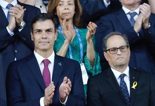 Una de las pocas imágenes de archivo de Pedro Sánchez y Quim Torra juntos / EFE