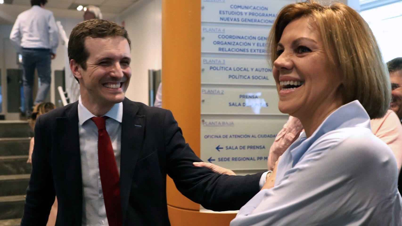 Pablo Casado y María Dolores de Cospedal durante la presentación de avales / EFE