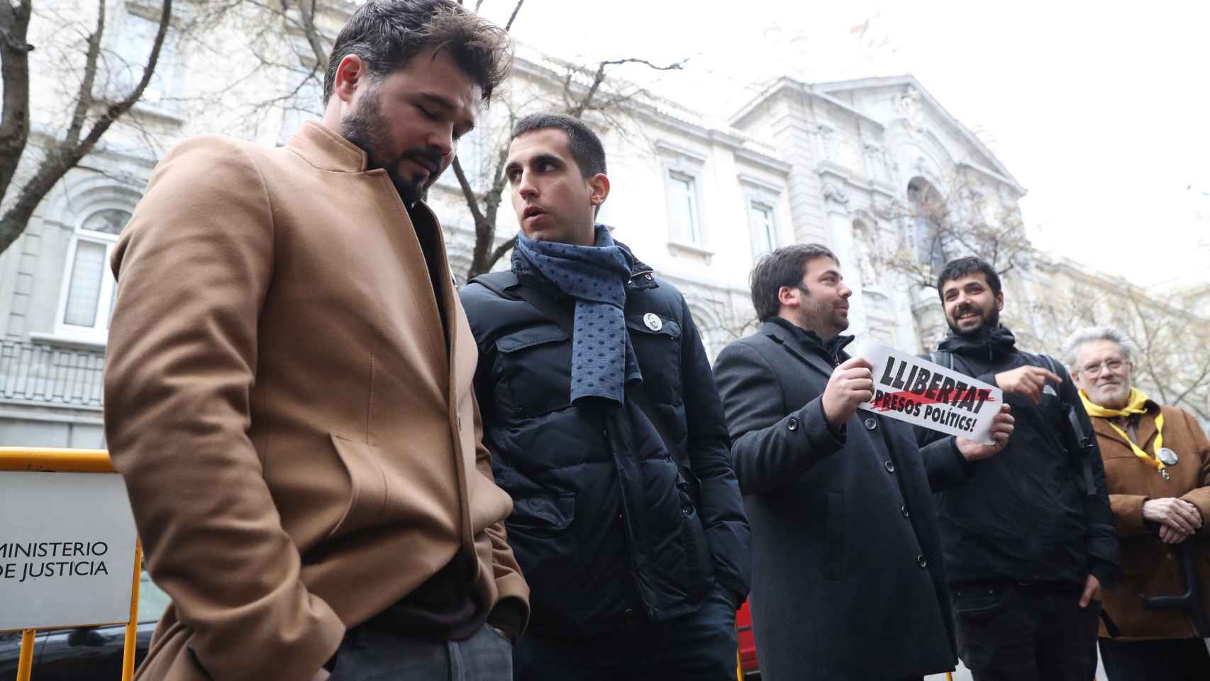 Gabriel Rufián, diputado de ERC en el Congreso, ante el Tribunal Supremo durante la vista de Junqueras / EFE