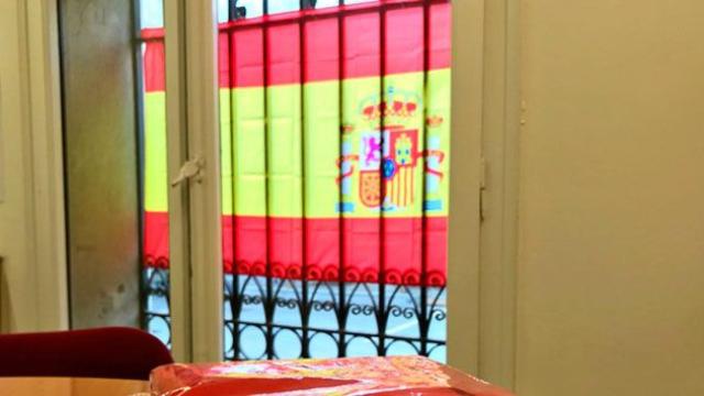 La bandera española que luce en la fachada del Ayuntamiento de Sabadell / Ciudadanos