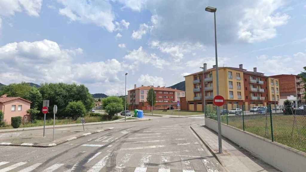 Calle Mestre Monr d’Olot. donde los dos detenidos presuntamente apuñalaron a un joven de 27 años / GOOGLE STREET VIEW