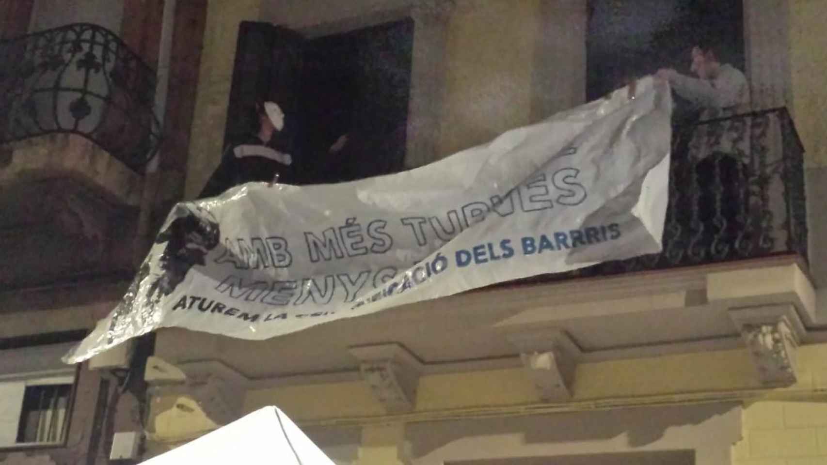 Un piso desalojado por los Mossos el año pasado en Sants tras una ocupación de más de 50 personas / EP