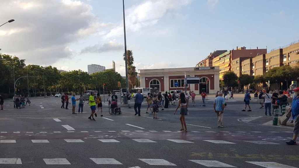 Simpatizantes independentistas cortan la Meridiana durante la emergencia sanitaria por el Covid-19 / ANTONIO MEDA