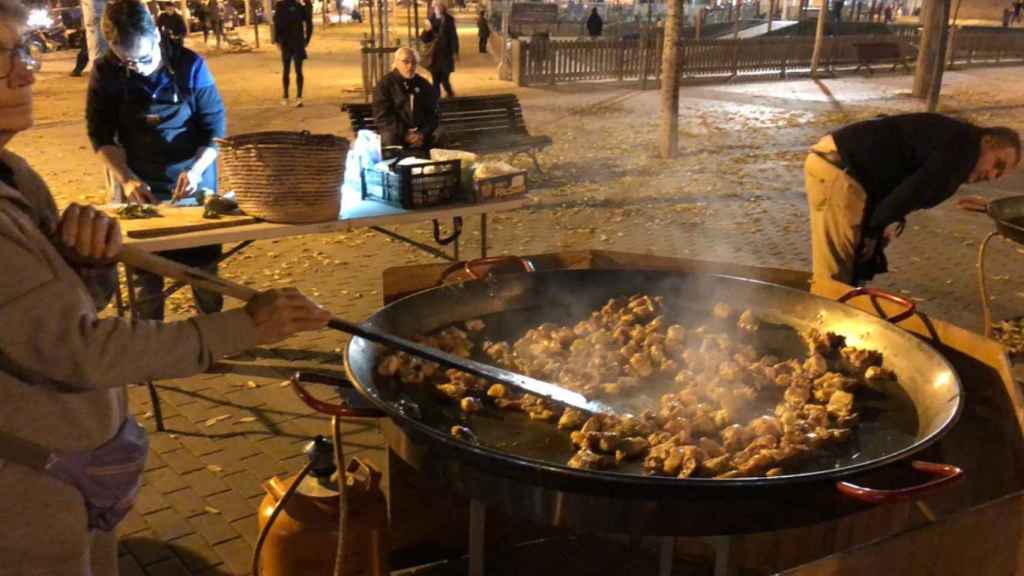 Paella 'indepe' para cortar la Meridiana por 48ª noche consecutiva