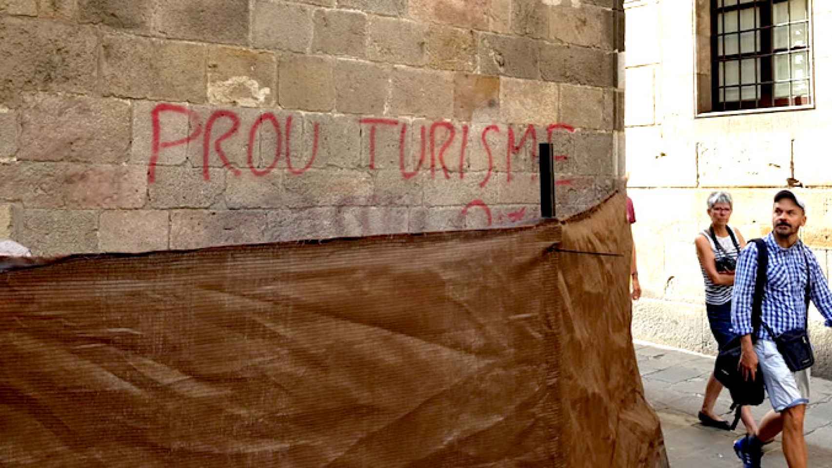 Pintada contra el turismo en la Capilla de Santa Llúcia de la Catedral de Barcelona / CG