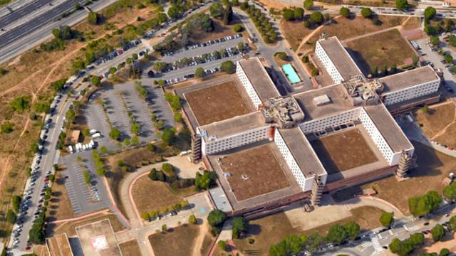 Vista aérea del Hospital General, que la Consejería asegura que quiere comprar / CG