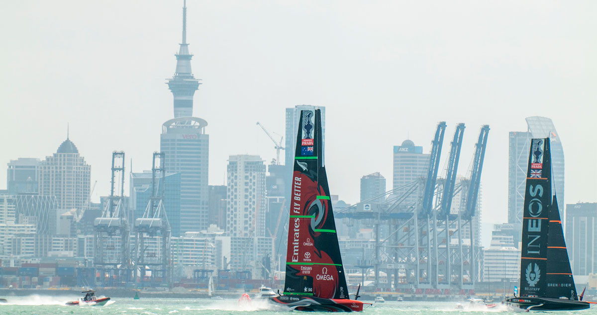 Dos barcos como los que participarán en la Copa América de vela de Barcelona en 2024 / Cedida