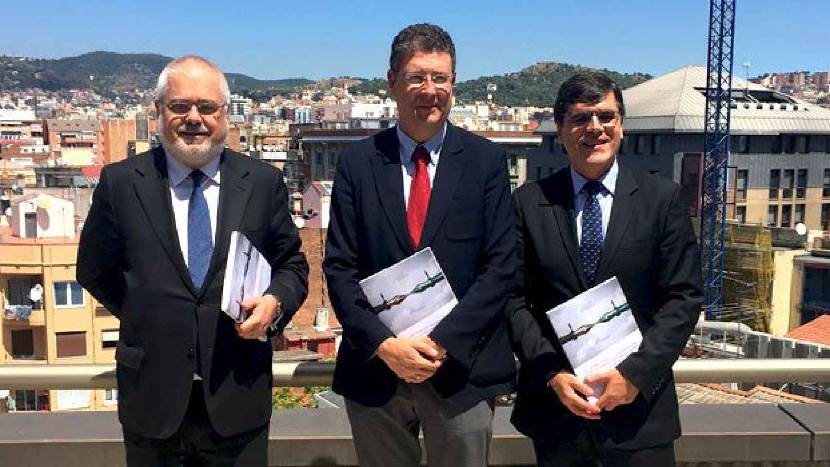 José María Gimeno Feliu (c), presidente de Tribunal Administrativo de Contratos Públicos de Aragón; Xavier Carbonell (d), director gerente de la Cámara de Comercio de Barcelona; y Joan-Francesc Pont, presidente de la comisión de asuntos jurídicos y fiscal