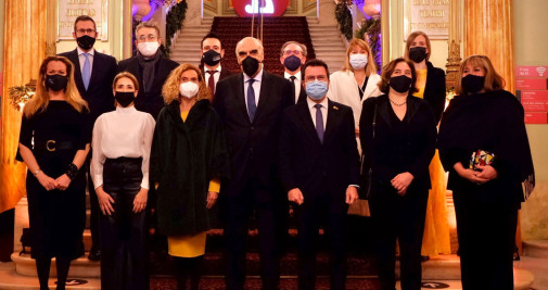 El presidente de la Fundación Gran Teatro del Liceu, Salvador Alemany (c), junto al elenco político que asistió a 175 aniversario / EUROPA PRESS