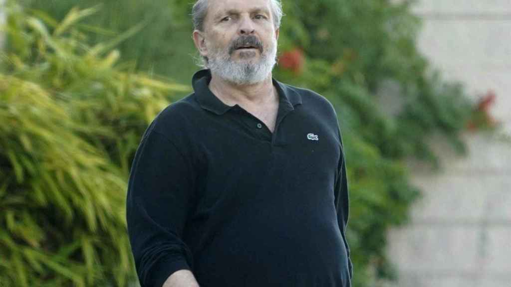 El cantante Miguel Bosé saliendo de su casa en Madrid / EP