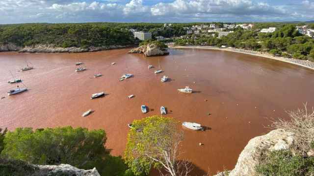 La DANA tiñe de marrón el mar de Menorca /REDES