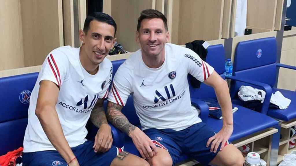 Ángel Di María y Lionel Messi, compartiendo en el vestuario del PSG / Redes