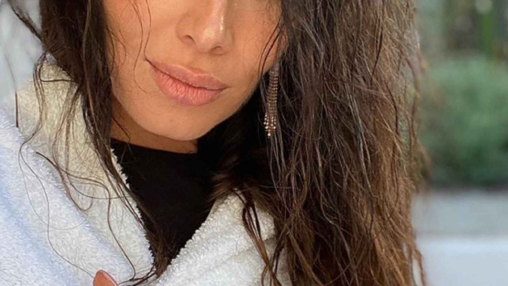 Pilar Rubio con el albornoz después de una sesión