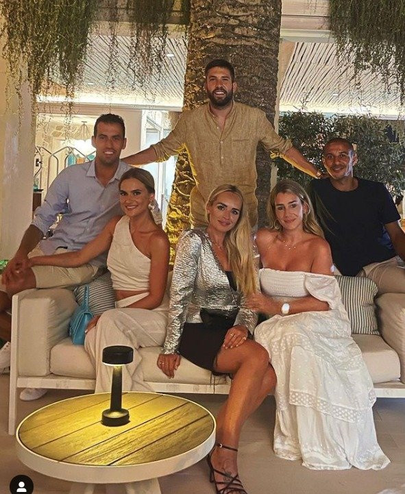 Imagen de Alba, Ventura, Busquets, Galera, Alcántara y Vigas en Ibiza / Instagram