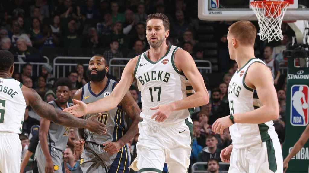 Pau Gasol en un encuentro con los Milwaukee Bucks / EFE