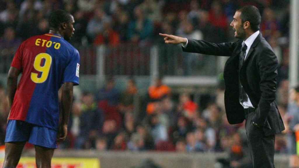 Una foto de Eto'o y Pep Guardiola durante un partido del Barça / Twitter