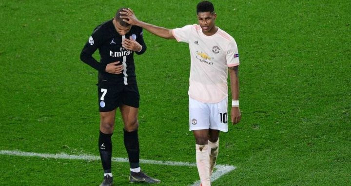 Marcus Rashford, consolando a Mbappé tras su eliminación en Champions en 2019 | EFE