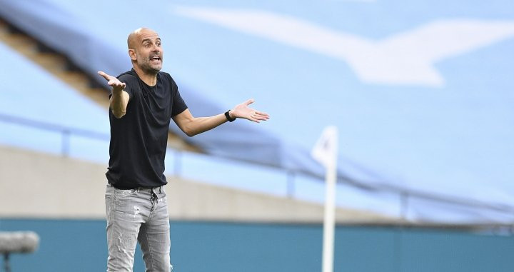 Guardiola en la banda de Wembley dirigiendo el City contra el Arsenal / EFE