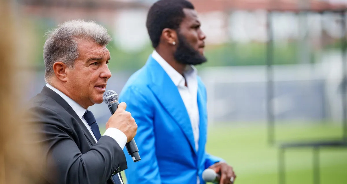 Joan Laporta, hablando en la Ciutat Esportiva Joan Gamper, durante la presentación del fichaje de Franck Kessié como jugador del Barça / FCB