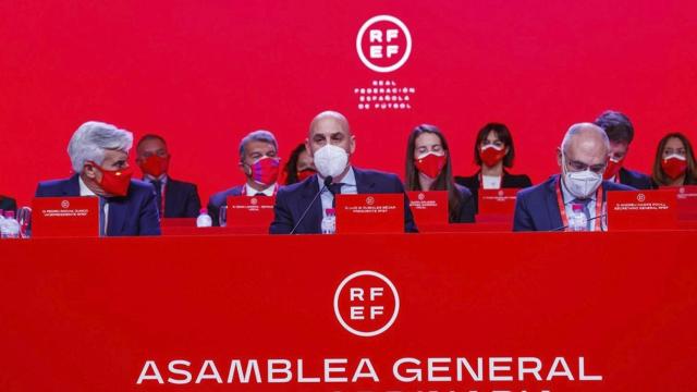 La RFEF, presidida por Luis Rubiales, en la Asamblea General / EFE
