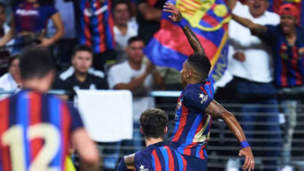 Raphinha, celebrando el gol marcado contra el Real Madrid / FCB