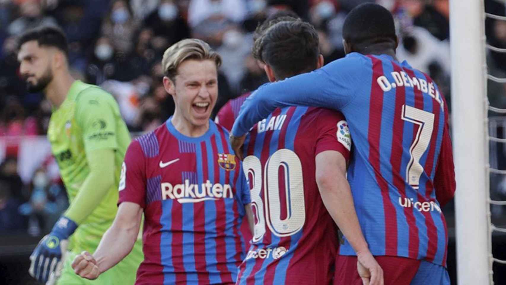 La euforia de Frenkie de Jong, tras anotar un gol en el partido entre Valencia y Barça / FCB