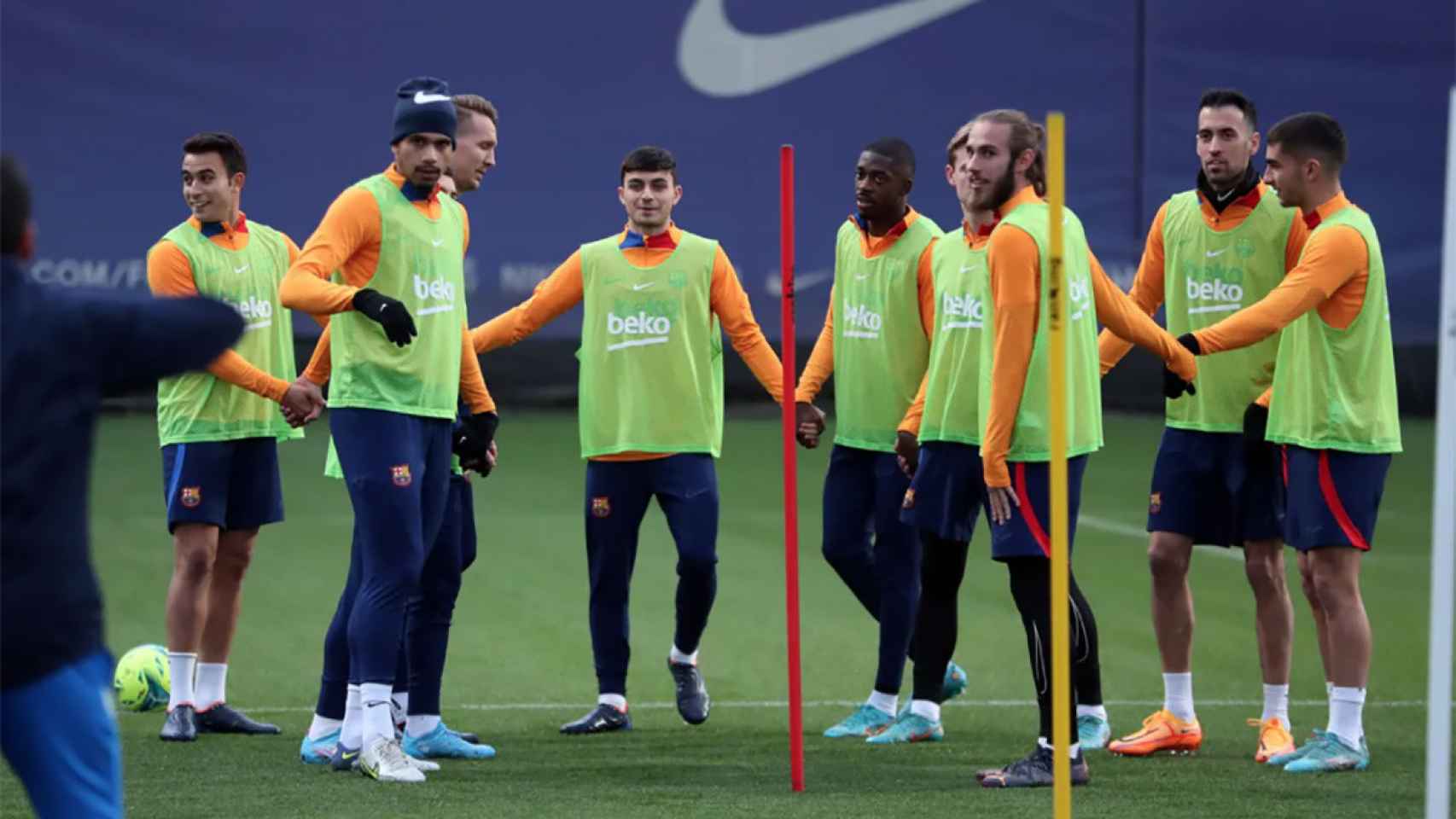 Jugadores del Barça en un entrenamiento. Luuk e Jong será baja ante el Sevilla por Covid / FCB