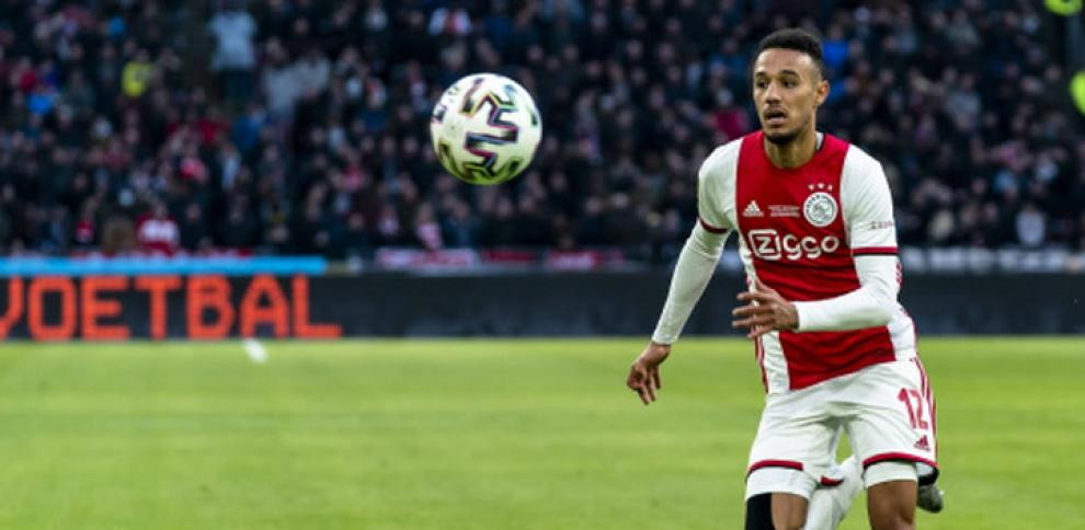 Noussair Mazraoui, lateral derecho del Ajax, está en el punto de mira del Barça / REDES