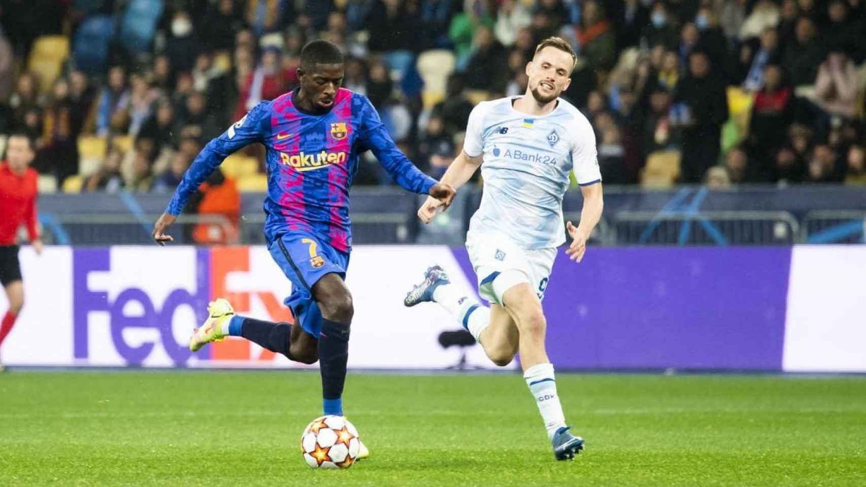 Dembelé controla el balón en el Dinamo Kiev-Barça / FCB