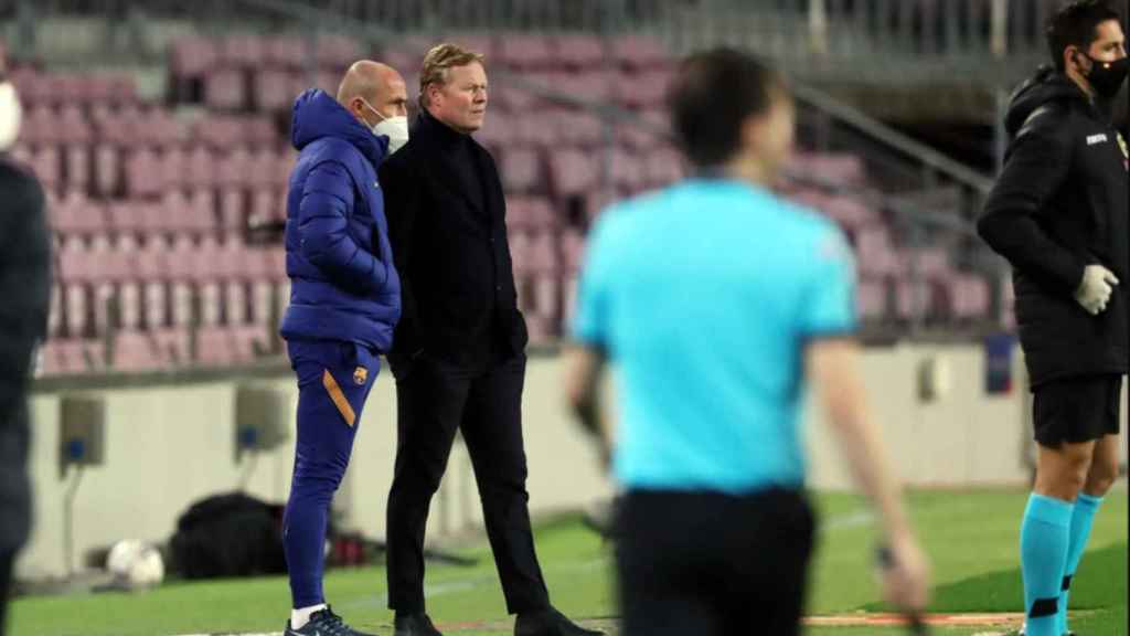 Ronald Koeman dirigiendo al Barça contra el Athletic Club / FC Barcelona