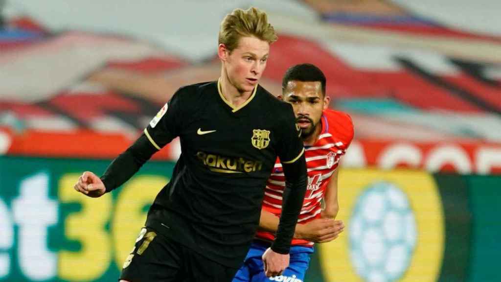 Frenkie de Jong en el partido de Liga ante el Granada / EFE