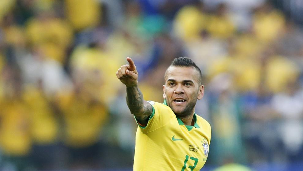 Dani Alves en un partido de la selección brasileña / EFE